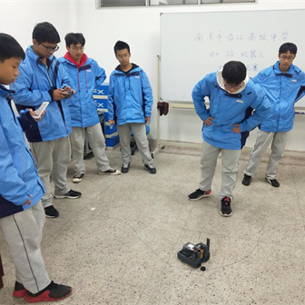 我校机器人工作室举办江宁区机器人普及赛VEX-IQ校内选拔赛